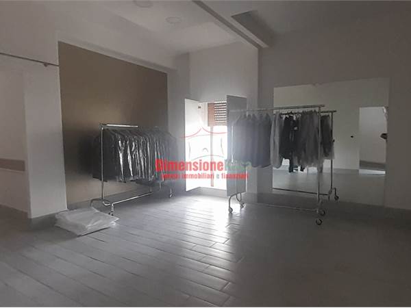 Locale commerciale in affitto