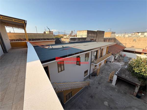 Intero stabile con 3 ampie Unità abitative